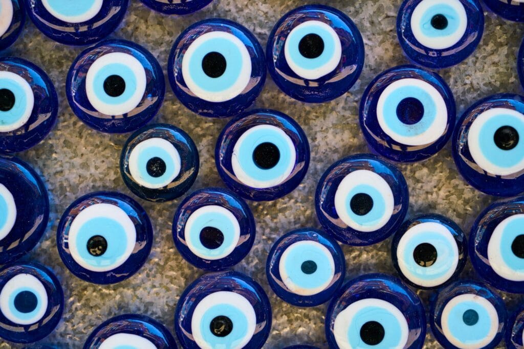 Mau-olhado e quebranto: Saiba como reconhecer