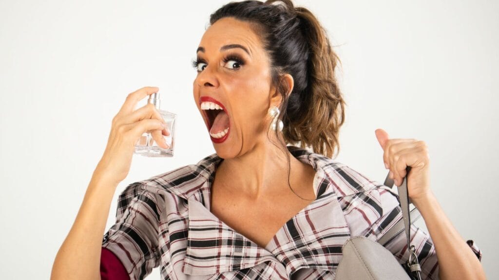 Flávia Reis faz estreia paulistana da comédia Neurótica! no Teatro J. Safra