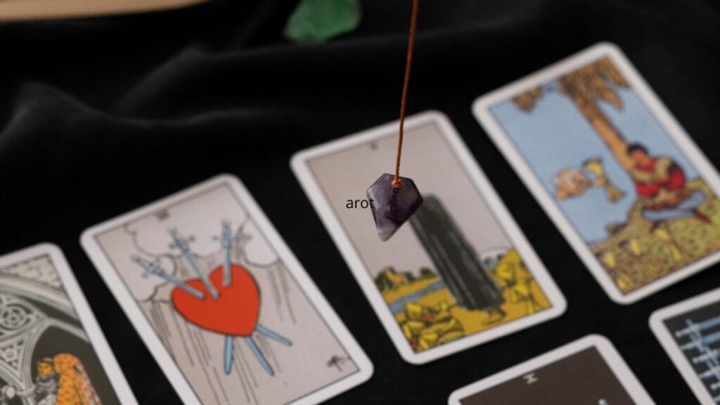 Tarô x Baralho Cigano: entenda as diferenças entre os dois oráculos populares