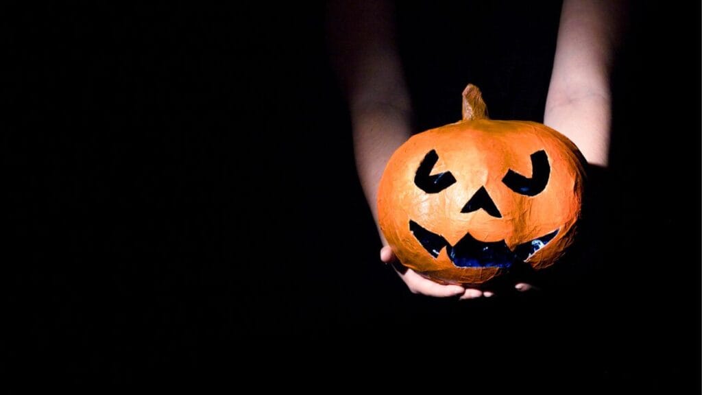 Como usar a energia de Halloween para soltar o passado e recomeçar