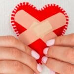 4 feridas emocionais que viram padrão de relacionamento