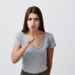 Inveja: por que o cérebro sente prazer com o fracasso alheio?