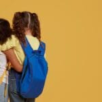 Crianças na escola: volta às aulas exige atenção redobrada dos pais